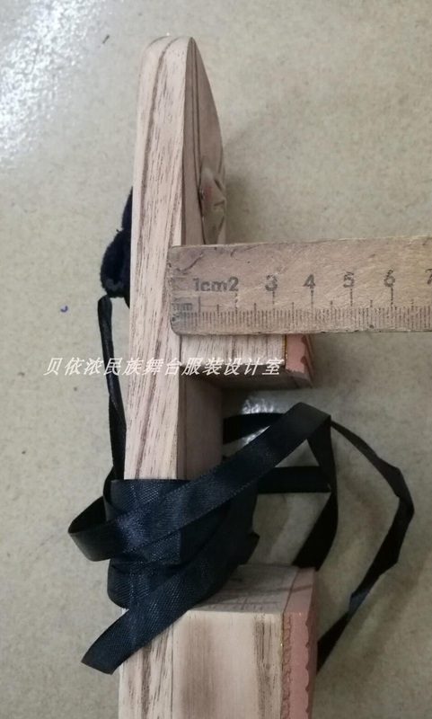 Hani Ethnic Group Clog Dance, Special Clogs Made from Burnt Paulownia Wood, Non-Slip Soles, for Dance, Clog Dance Costume Hani Ethnic Group Clog Dance, Special Clogs Made from Burnt Paulownia Wood, Non-Slip Soles, for Dance, Clog Dance Costume