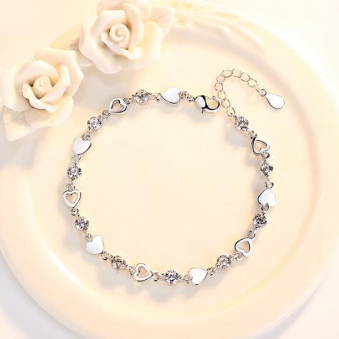 S925 Sterling Silver Elegant Heart-Shaped Bracelet for Women, Trendy Versatile Personalized Jewelry, Couple Bracelet, Non-Fading Accessory S925 Sterling Silver Elegant Heart-Shaped Bracelet for Women, Trendy Versatile Personalized Jewelry, Couple Bracelet, Non-Fading Accessory