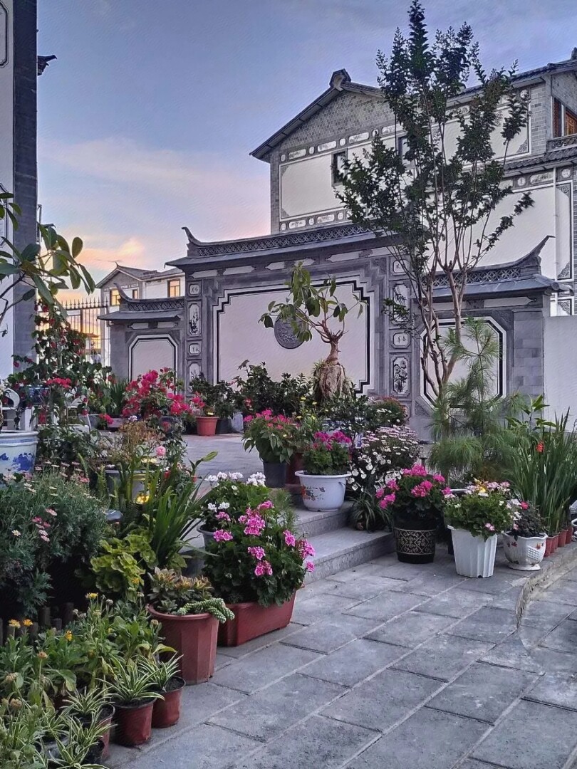 Dali Haibo Inn double bed large couple room