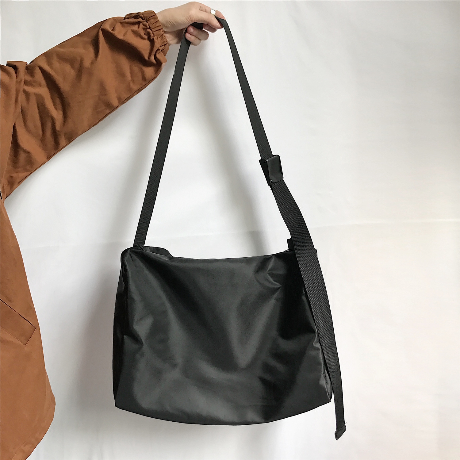 White Seven Days Ensemble Retro Nylon Skew Satchel Fitness Luggage Travel for men and women Large-capacity single shoulder bag student school bag