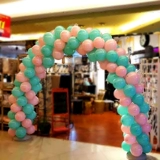 Выполнение дня рождения может быть снесено от воздушных шариков архи