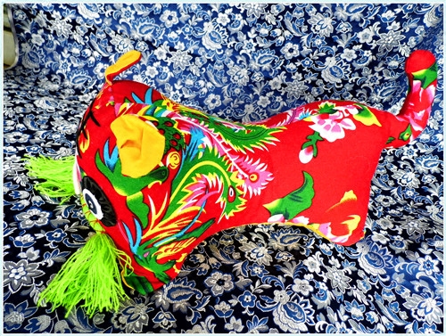 Wang Zhenxia Clothing Baub Fengxiang Clothes Tiger Pillow Pure Handicrafted Dragon Fabric Silk Fabric Single-head Tiger