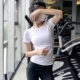 Quần thể thao nữ tay ngắn bó sát lưới nhanh khô quần áo tập thể dục yoga chạy áo sơ mi giản dị là mỏng tay áo thoáng khí