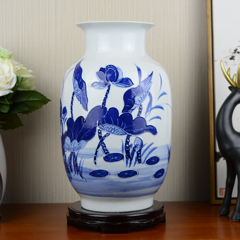 Jingdezhen ceramic vase hand carved Chinese blue and white porcelain is sitting room flower arranging rich ancient frame household adornment furnishing articles