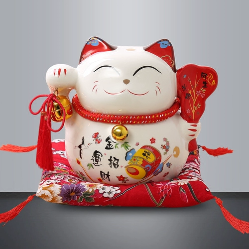 Обладание плетеной тарелкой с пряжей и чулками сравнимо с творчеством кассира