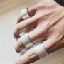 Nhẫn băng tối Dây đeo băng đeo phụ kiện đường chéo ngắn Màu sắc hoang dã Mùa hè nam và nữ Nhẫn nhẫn cặp pnj