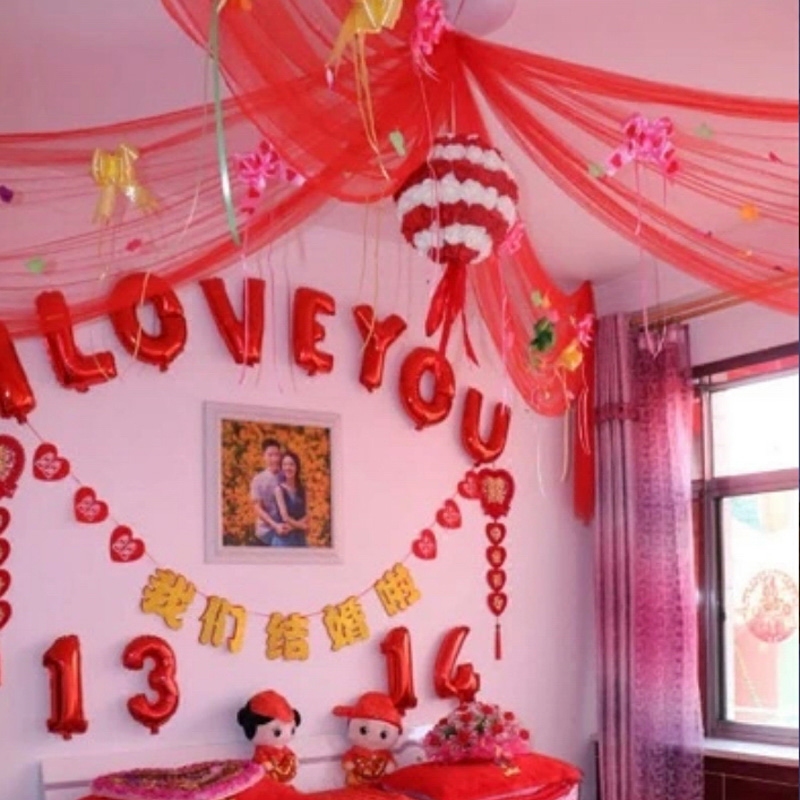 Wedding flowers Wedding room curtains are placed with decorative supplies