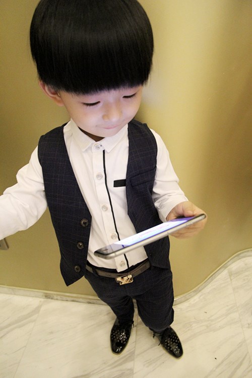 Childrens 2 trai Gentleman áo Armor ba mảnh bộ mùa thu childrens trẻ em hoa nhỏ phù hợp với cài áo 8 tuổi.