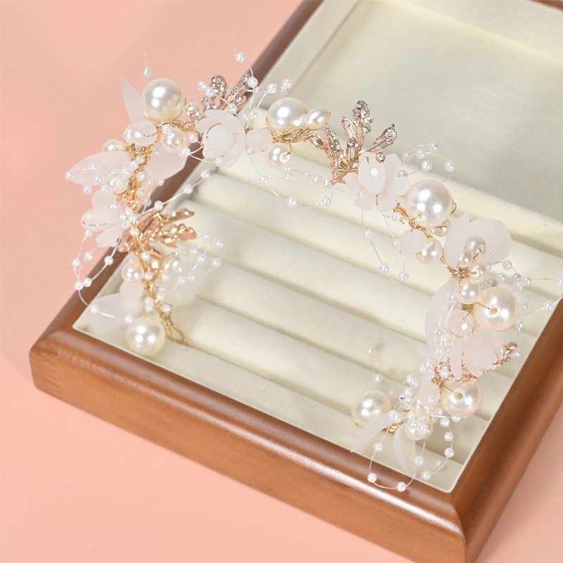 Bridal hairband garland headdress European and American handmade pearl flower headband new forest style hair accessories super fairy bridal headdress