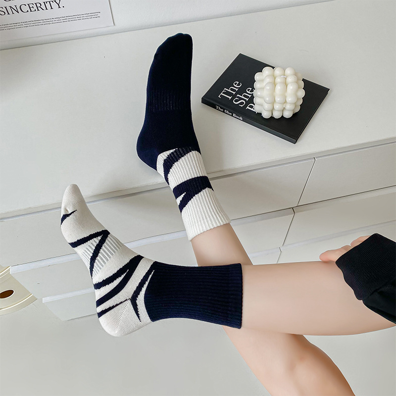 Original Socks for Women, Mandarin Duck Socks, Ab Asymmetrical Trendy Socks, Spring and Summer Mid-Calf Cotton Socks