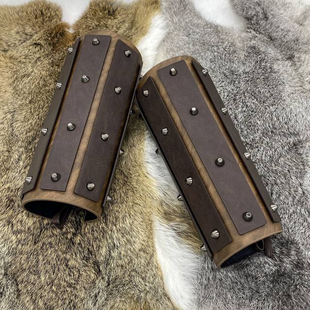 Medieval Wrist Guards and Arm Guards, Retro-Style Knight and Mercenary Leather Long Strip Rivet Gauntlets, Cosplay Performance Props