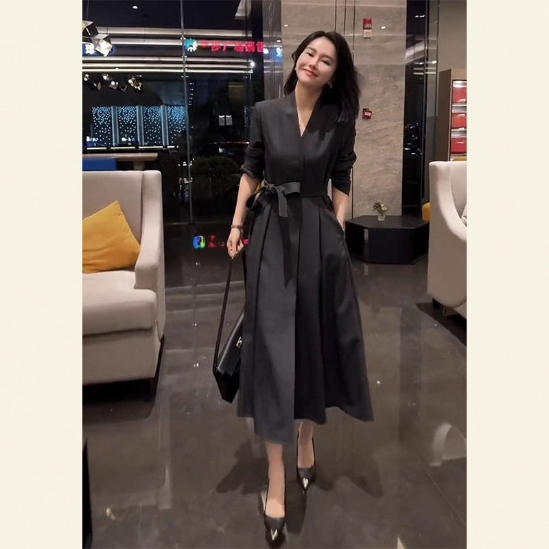 2026 New Spring and Autumn High-End Commuter Dress for Plus-Size Women, Slimming V-Neck Black Professional Long Dress, Plus-Size Women's Clothing