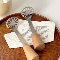 Internet celebrity kitchen*Pudun log handle super practical thickened stainless steel food supplement potato masher