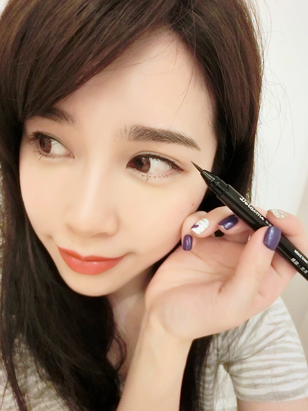 Dora mật ong lỏng lông mày bút chì nước rất mịn bút chì lông mày không thấm nước và mồ hôi không tẩy trắng kéo dài đích thực lông mày đỏ tự nhiên - Bút chì lông mày / Bột / Stick kẻ chân mày innisfree