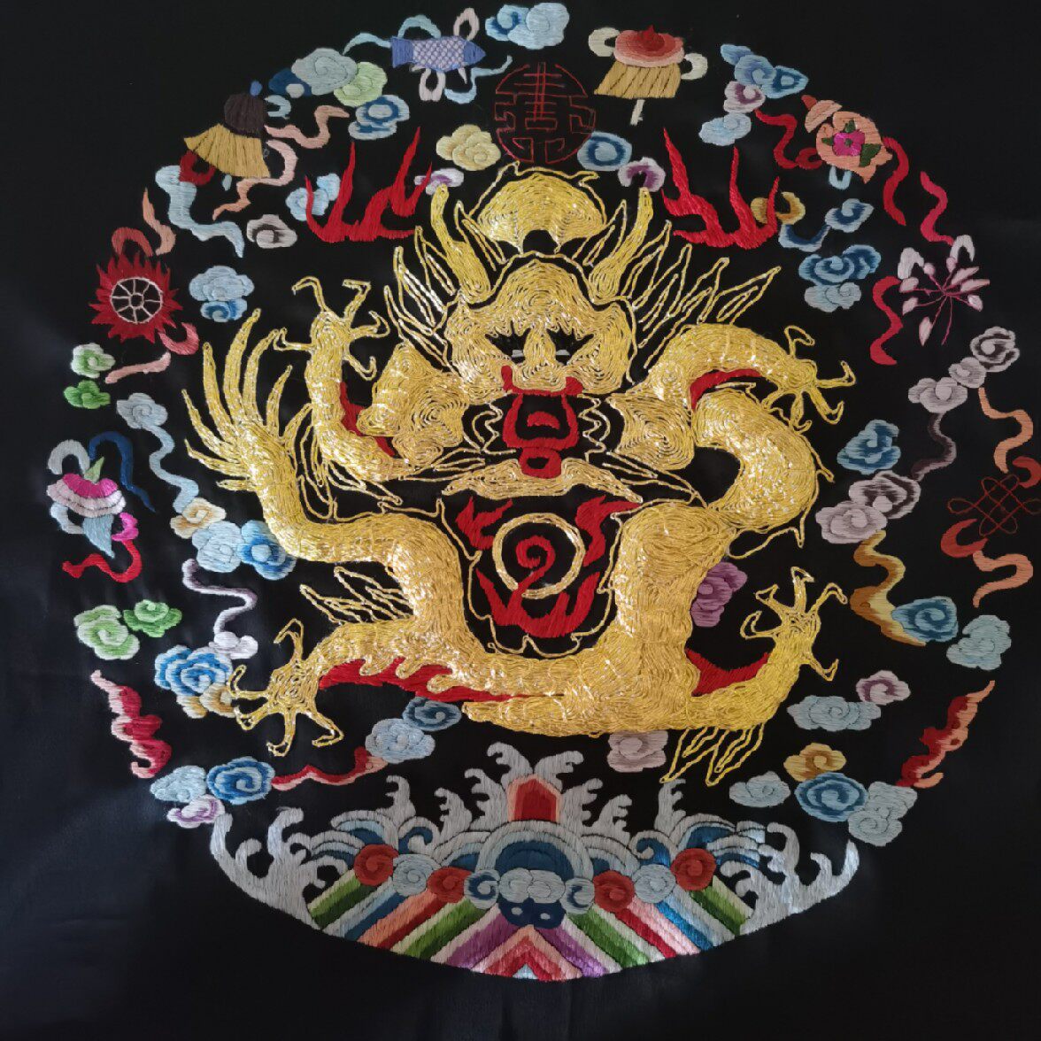 20 new Chinese Wind Dragon Feng presents Xiangxian Crane Kirin Guan Eng with Seed Complement Embroidery Sheet Ancient National Decoration Palace