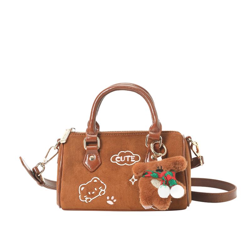 ڲͷ ƤͷŮﶬɰèбСŰٴͨڵ