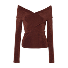 DPLAY2025年秋季新款棕色t恤女流行独特一字领露肩弹力长袖上衣