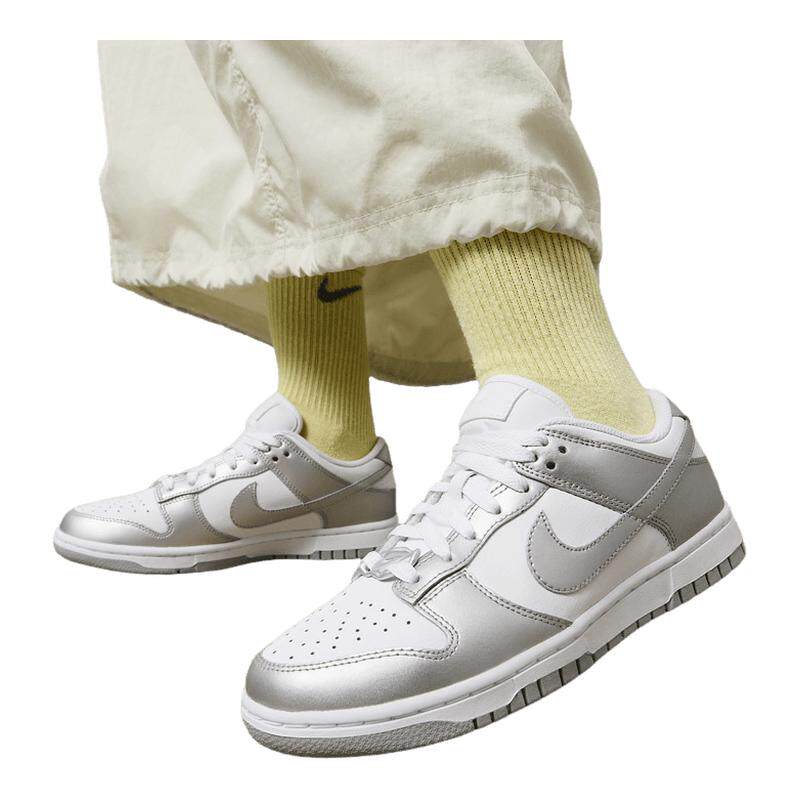 ���ڲ�����NIKE�Ϳ�ŮЬDunk Low���Ұ׸�������Ь�Ͱ������˶�ЬFV1311-100FV1311-100 35.5  555Ԫ