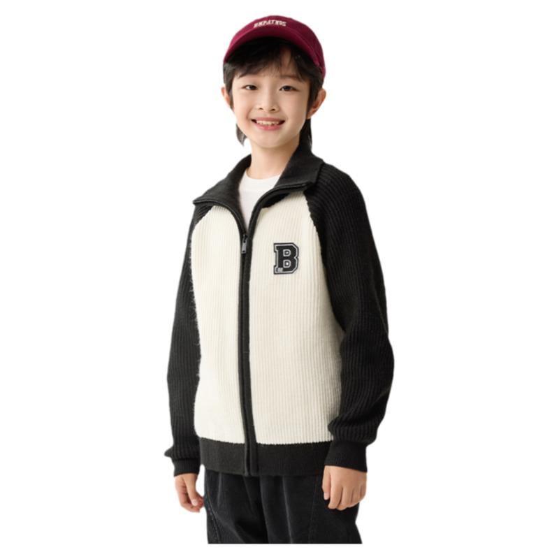 学院风绣花B字章，时尚撞色