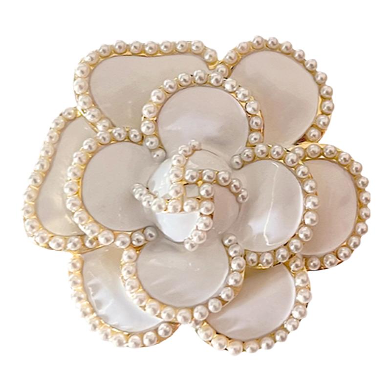 小香风气质山茶花胸针女高端精致时尚胸花防走光神器胸口别针配饰