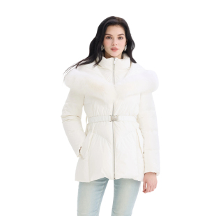 bebe2025秋冬新款 气质风连帽羽绒服403202 女士狐狸毛帽边收腰修身