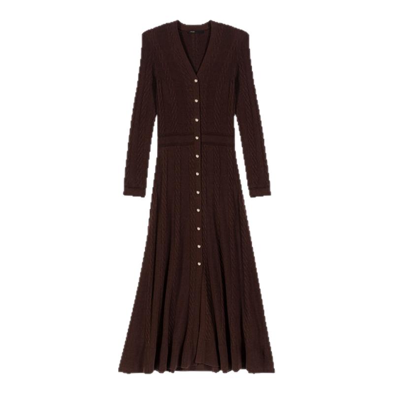 纵向单排扣装饰细节 时尚V领长款款式