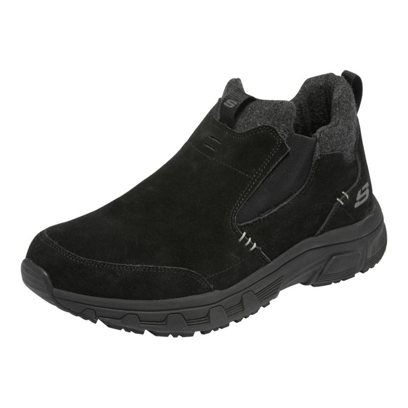 户外形大底设计，线条粗狂体现户外机能风格