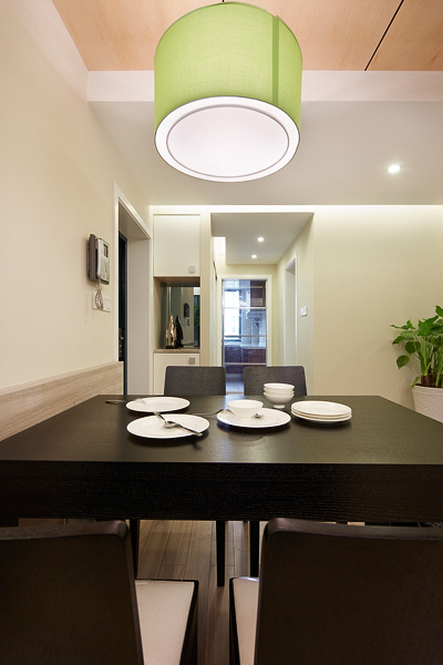 U型厨房装修效果图大全 木纹橱柜效果图_5