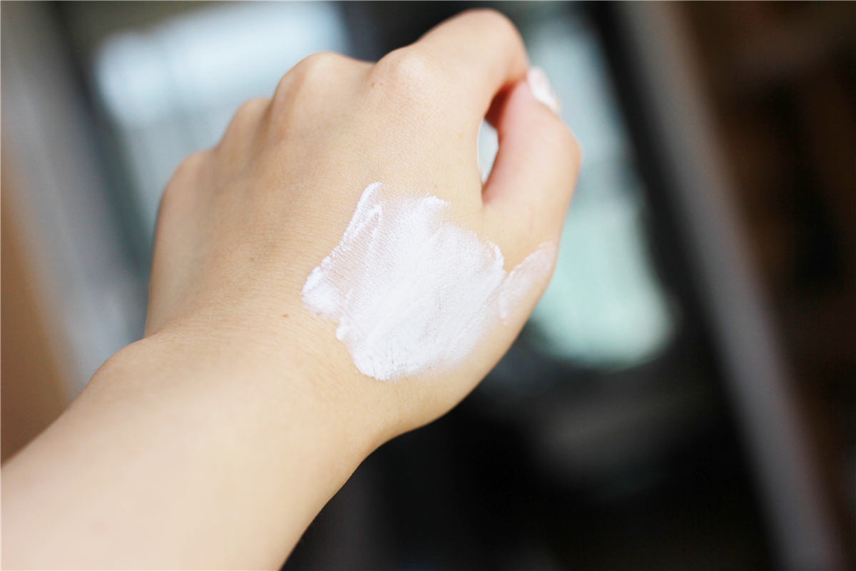 自然堂雪润皙白多重防晒隔离霜