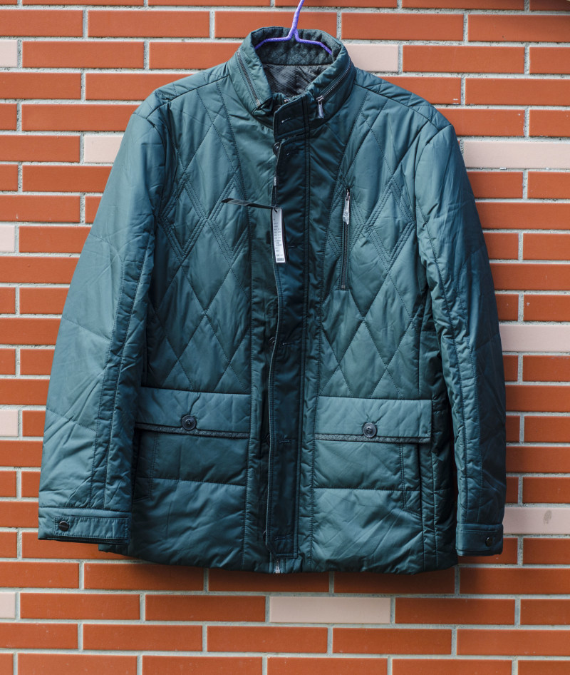 劲霸加厚棉服外套版型设计出色，立体剪裁，做工精细！