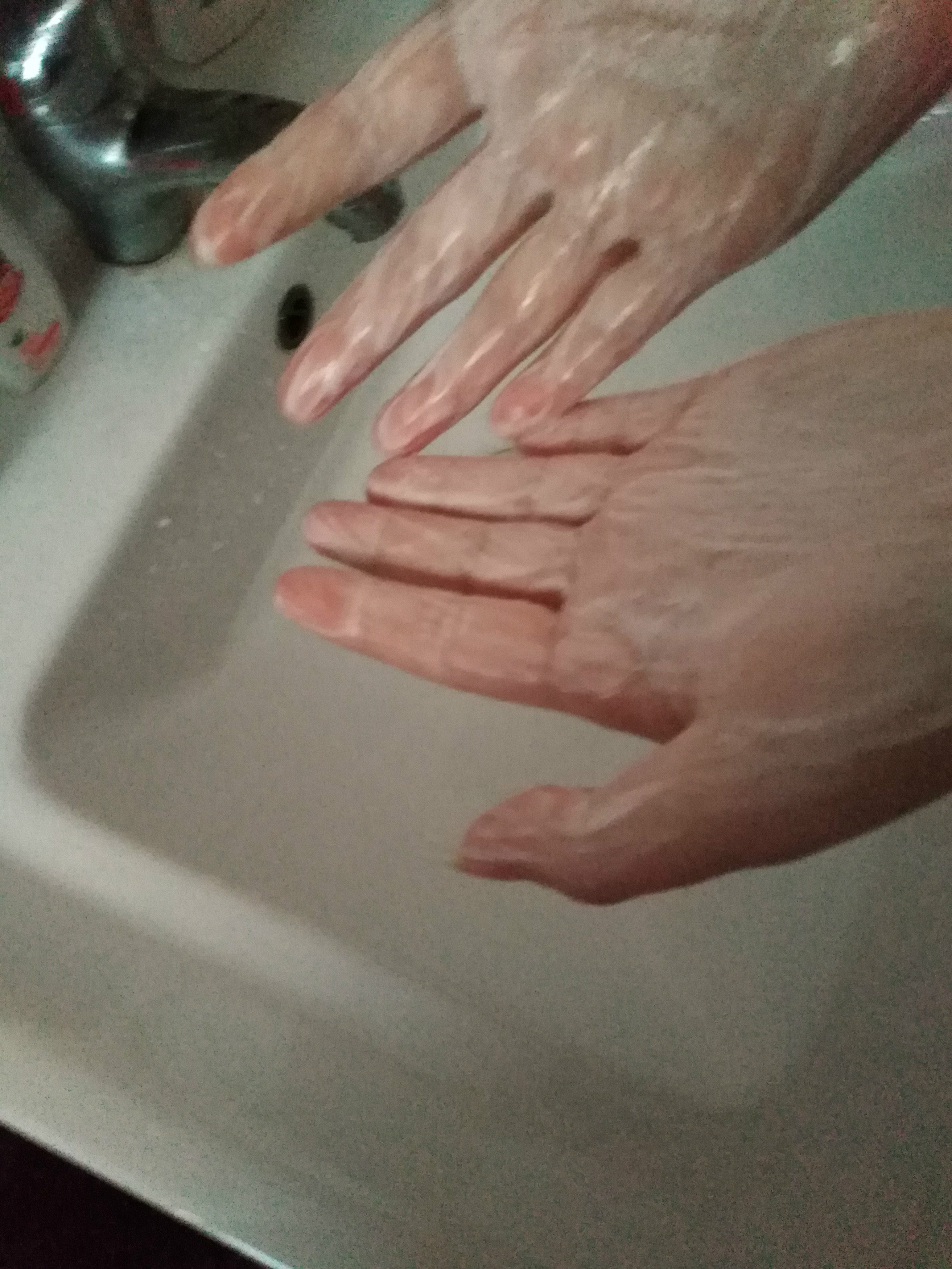 nini氨基酸洗面奶么样到底好不好可以通用吗，两款产品使用评测_搜券