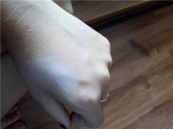 自然堂轻透无瑕修颜霜