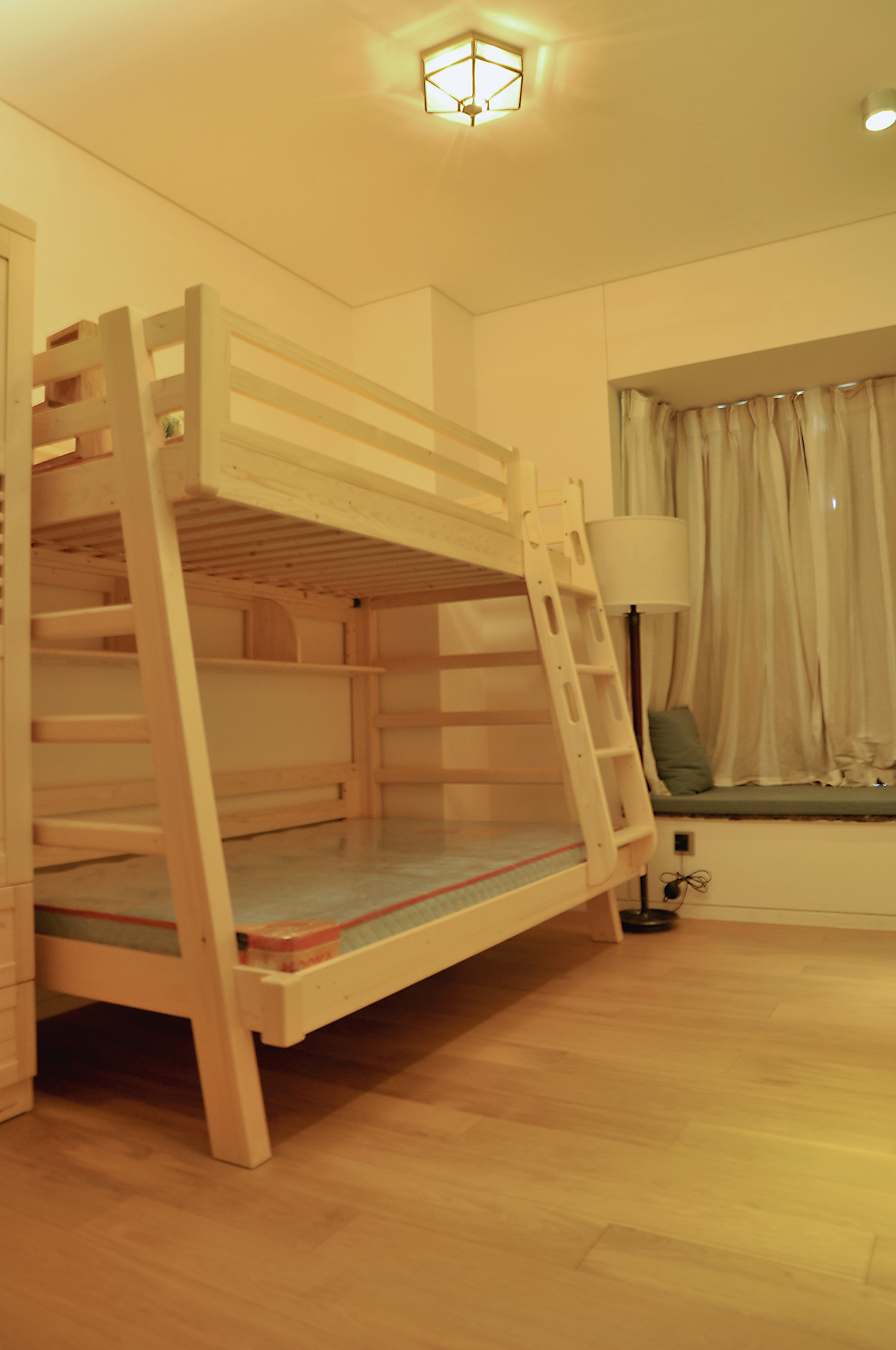 欧式银白门窗图片 家用铝合金门窗效果图_18