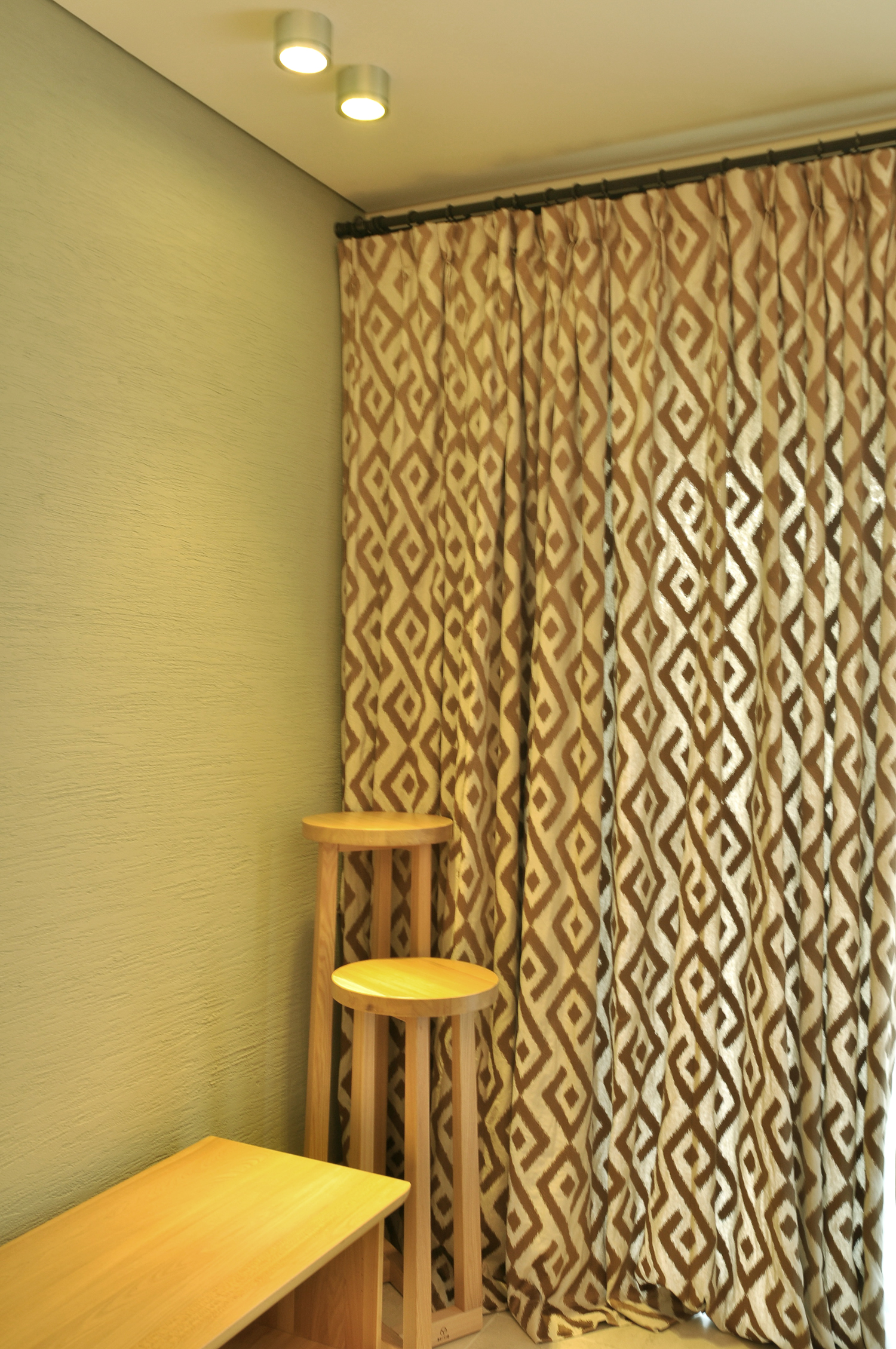 欧式银白门窗图片 家用铝合金门窗效果图_2