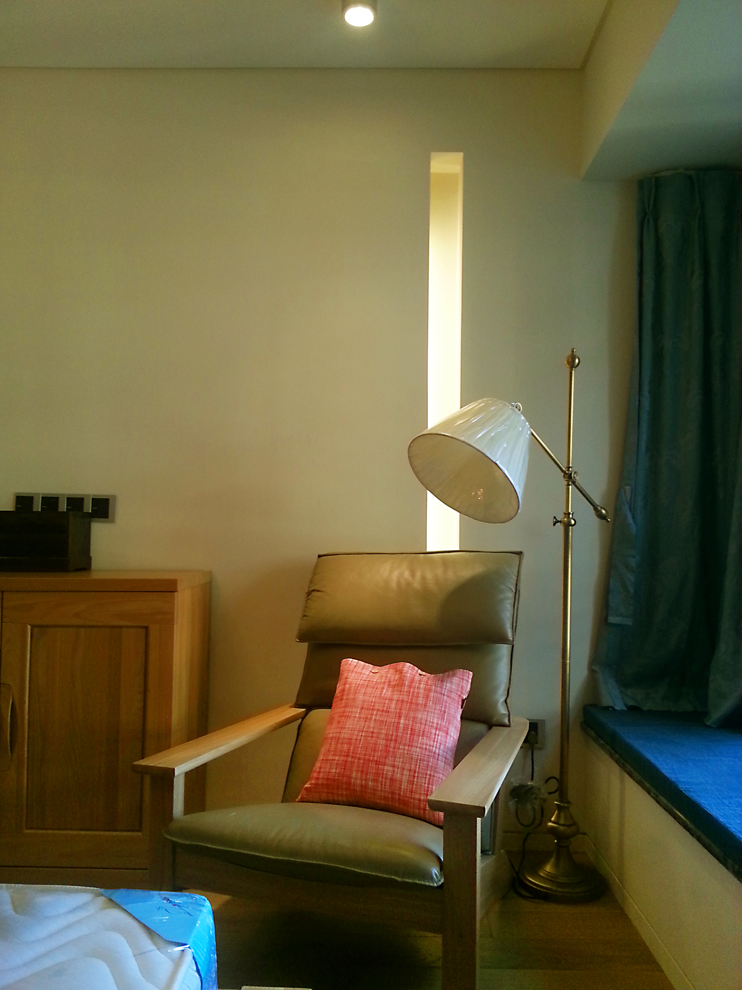 欧式银白门窗图片 家用铝合金门窗效果图_17