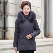 2018新款中老年羽绒服女短款大码妈妈冬装外套加厚老人奶奶装保暖图片