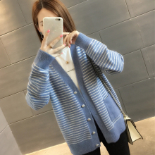 2018秋装新款女装韩版宽松外搭条纹针织开衫V领学生长袖毛衣外套图片