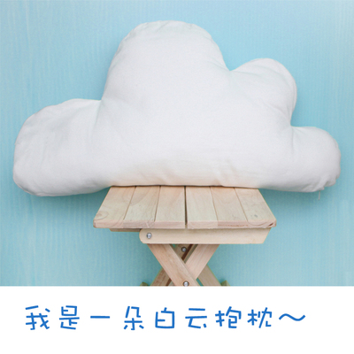 白色沙发靠枕