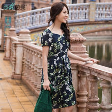茵曼2018夏装新款粘纤棉大V领收腰印花碎花短袖连衣裙女甜美裙子图片