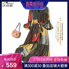 咔琦娜2019春季新款真丝连衣裙喇叭袖V领桑蚕丝撞色印花收腰长裙图片