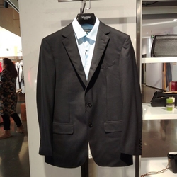 威可多蓝黑色两粒扣西服秋季男装中开叉羊毛桑蚕丝面料男西装上衣