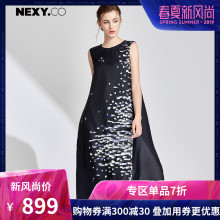 NEXY.CO/奈蔻真丝印花时尚长款宽松飘逸开叉连衣裙背心裙夏季新款图片