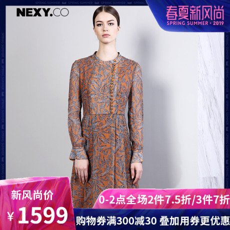 NEXY.CO/奈蔻秋季商场同款复古艺术印花长袖真丝收腰连衣裙商品大图