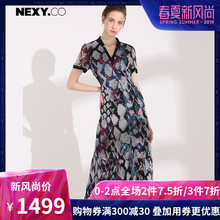 NEXY.CO/奈蔻真丝长裙短袖飘逸度假休闲裙艺术印花连衣裙专柜图片
