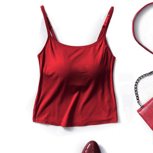 女生带胸垫免穿文胸吊带背心