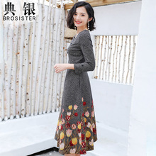 妈妈裙子2018新款女秋季中老年收腰遮肚子过膝修身洋气长袖连衣裙图片