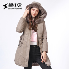 雪中飞反季连帽带毛领中长款休闲羽绒服女装加厚外套中老年妈妈装图片