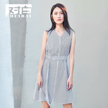 对白气质V领条纹连衣裙女2018夏季新款无袖镂空腰带收腰气质裙子图片