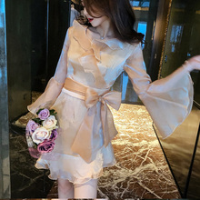 韩语琳夏季女装2018韩版不对称荷叶边短裙子喇叭袖修身V领连衣裙图片