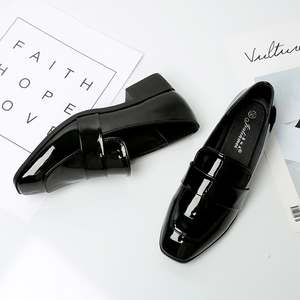 百搭黑色漆皮单鞋女潮